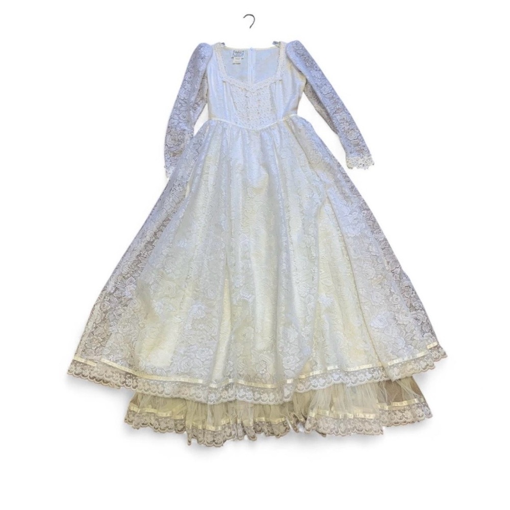 Gunne Sax Ivory Lace Long-Sleeve Wedding Gown Size 11 - Picture 2 of 8